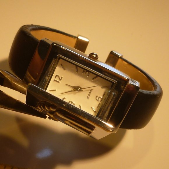 3 Unique and Functioning Watches - Picture 7 of 16